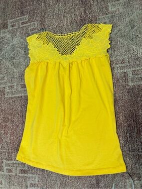Vintage  90’s/ y2k Allyson whitmore crochet v neck top tee yellow small